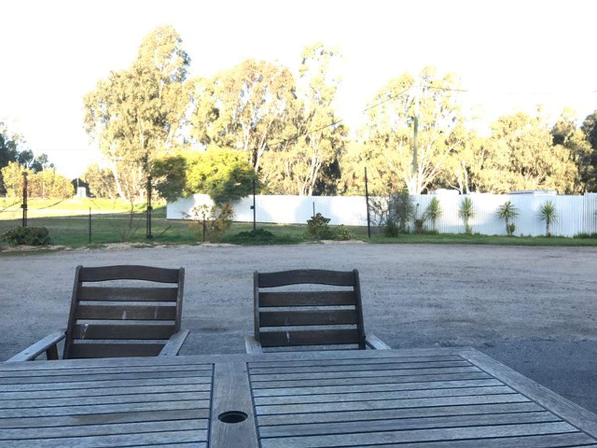 Edward River Hotel Deniliquin Dış mekan fotoğraf